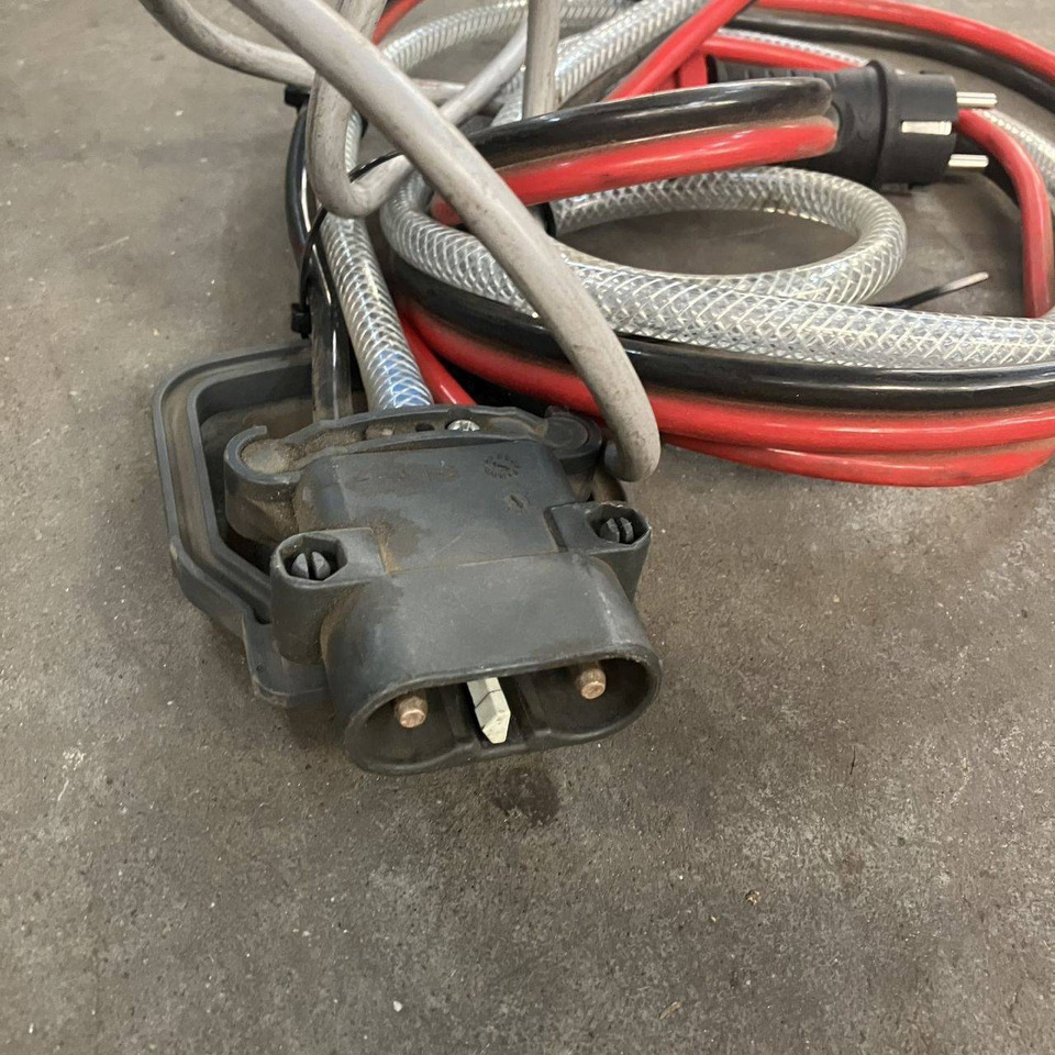 Hawker E24V/30A - Pièces de rechange pour Matériel de manutention: photos 4 Hawker E24V/30A - Pièces de rechange pour Matériel de manutention: photos 4