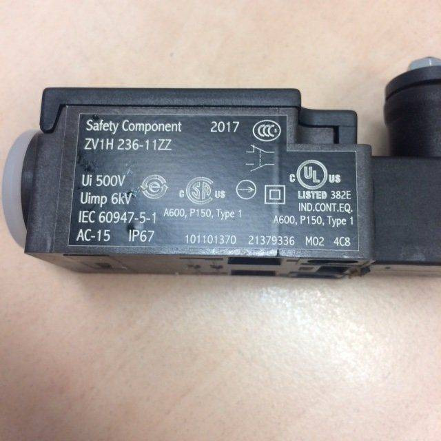 Position switch for Linde series 113/114/115/117 - Commutateur de colonne de direction pour Matériel de manutention: photos 2 Position switch for Linde series 113/114/115/117 - Commutateur de colonne de direction pour Matériel de manutention: photos 2