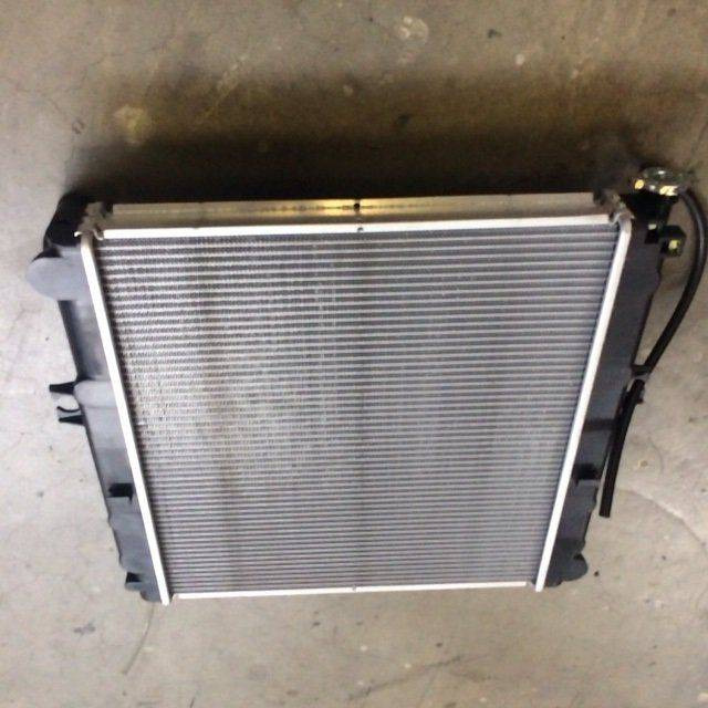 Radiator for Caterpillar - Radiateur pour Matériel de manutention: photos 3 Radiator for Caterpillar - Radiateur pour Matériel de manutention: photos 3