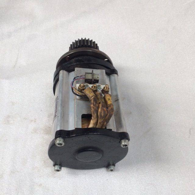 Steering motor for Caterpillar - Commande de gouvernail pour Matériel de manutention: photos 2 Steering motor for Caterpillar - Commande de gouvernail pour Matériel de manutention: photos 2