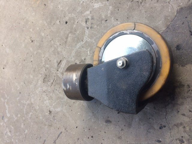 Support wheel for Linde L14-16, Series 372 - Commande de gouvernail pour Matériel de manutention: photos 1 Support wheel for Linde L14-16, Series 372 - Commande de gouvernail pour Matériel de manutention: photos 1
