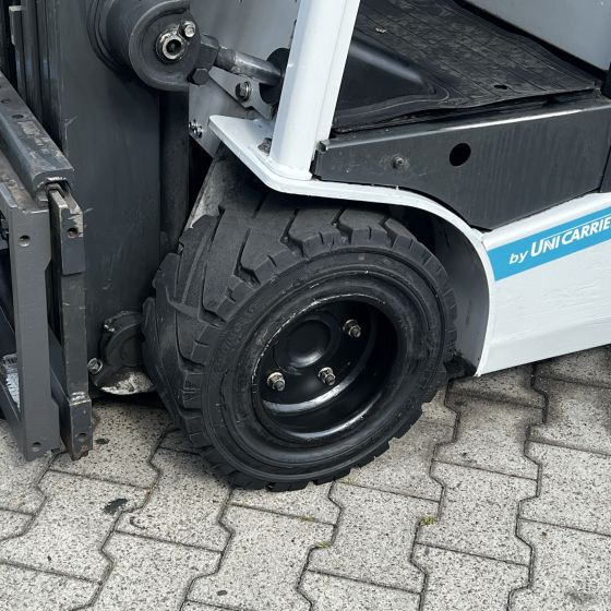 Unicarriers EF18 (JAG1N1L18Q) - Chariot élévateur électrique: photos 5 Unicarriers EF18 (JAG1N1L18Q) - Chariot élévateur électrique: photos 5