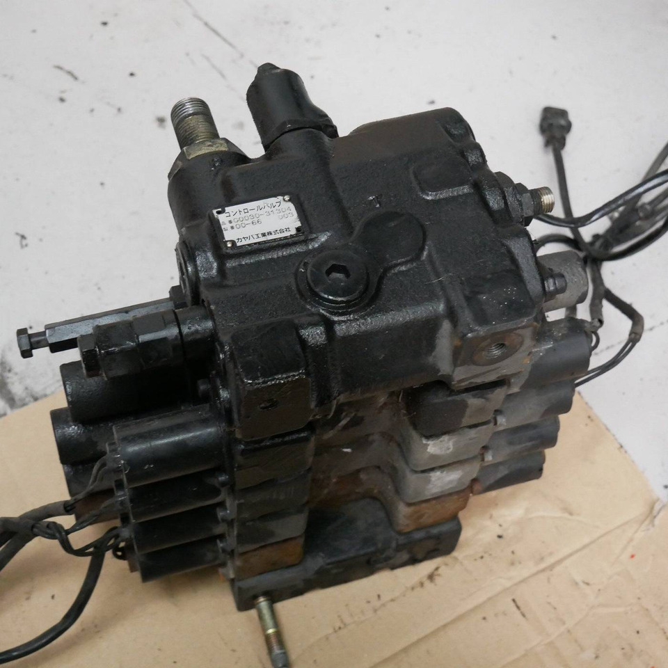 Valve block for Nissan D02 - Valve hydraulique pour Matériel de manutention: photos 3 Valve block for Nissan D02 - Valve hydraulique pour Matériel de manutention: photos 3