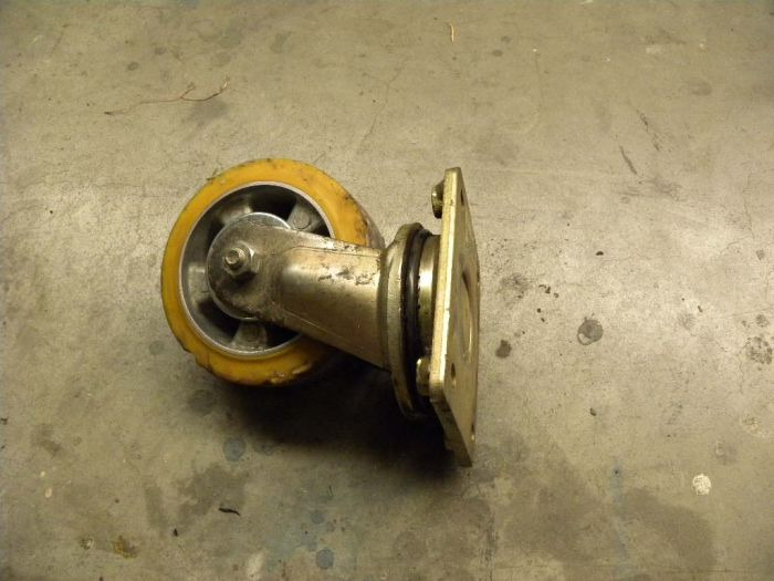 Wheel , Supporting for Jungheinrich - Commande de gouvernail pour Matériel de manutention: photos 2 Wheel , Supporting for Jungheinrich - Commande de gouvernail pour Matériel de manutention: photos 2