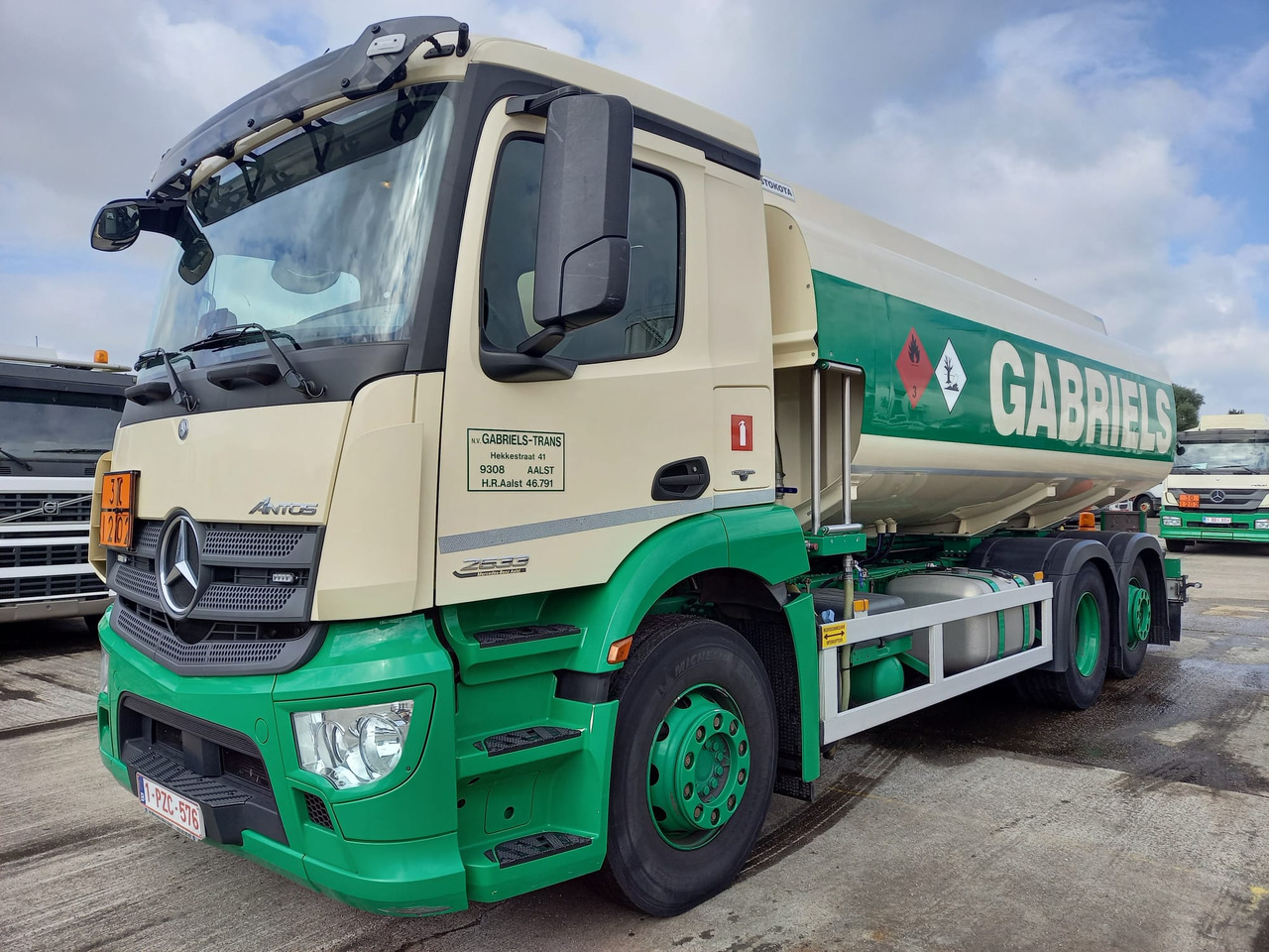 MERCEDES ANTOS - Camion citerne: photos 1 MERCEDES ANTOS - Camion citerne: photos 1