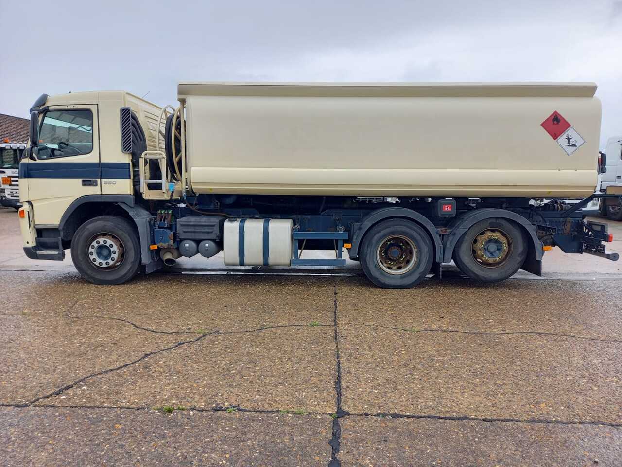 Camion citerne Volvo FM: photos 11