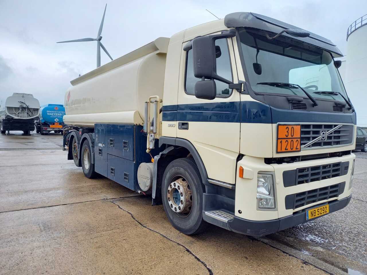 Camion citerne Volvo FM: photos 6