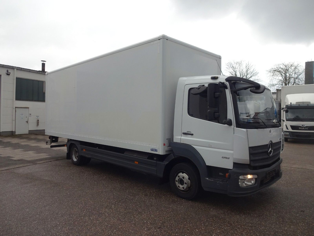 Mercedes-Benz Atego 818, Koffer mit Rolltor - Fourgon grand volume: photos 2 Mercedes-Benz Atego 818, Koffer mit Rolltor - Fourgon grand volume: photos 2
