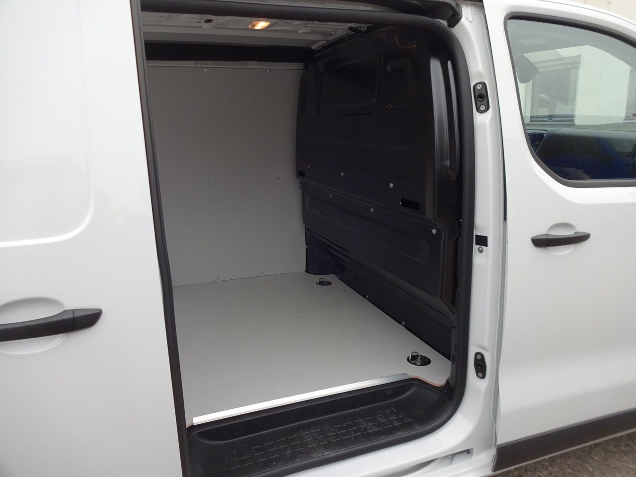 Opel 50 x Vivaro Kasten L1H1, Klima, PDC, en crédit-bail Opel 50 x Vivaro Kasten L1H1, Klima, PDC,: photos 23
