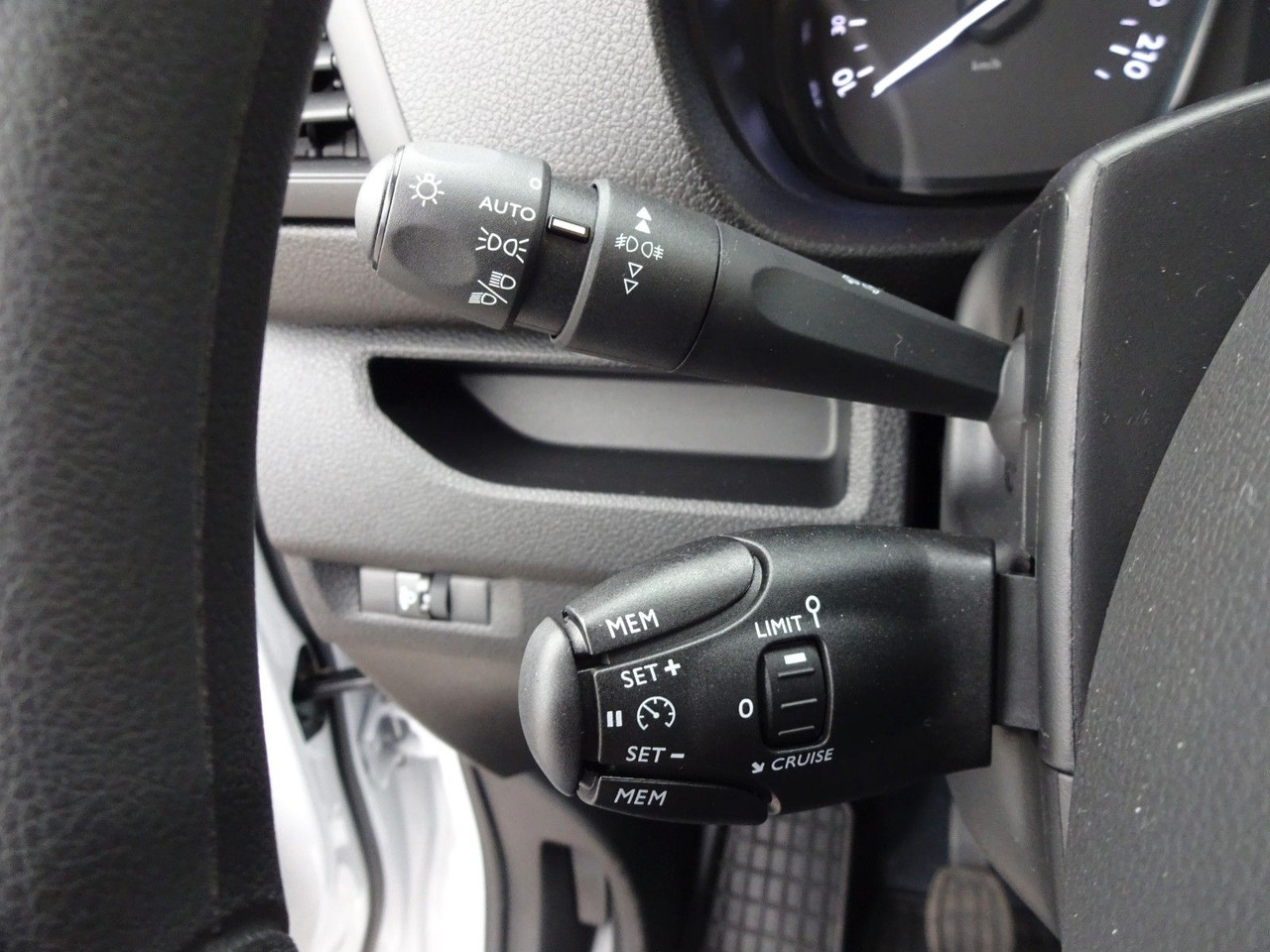 Opel 50 x Vivaro Kasten L1H1, Klima, PDC, Tempomat en crédit-bail Opel 50 x Vivaro Kasten L1H1, Klima, PDC, Tempomat: photos 19