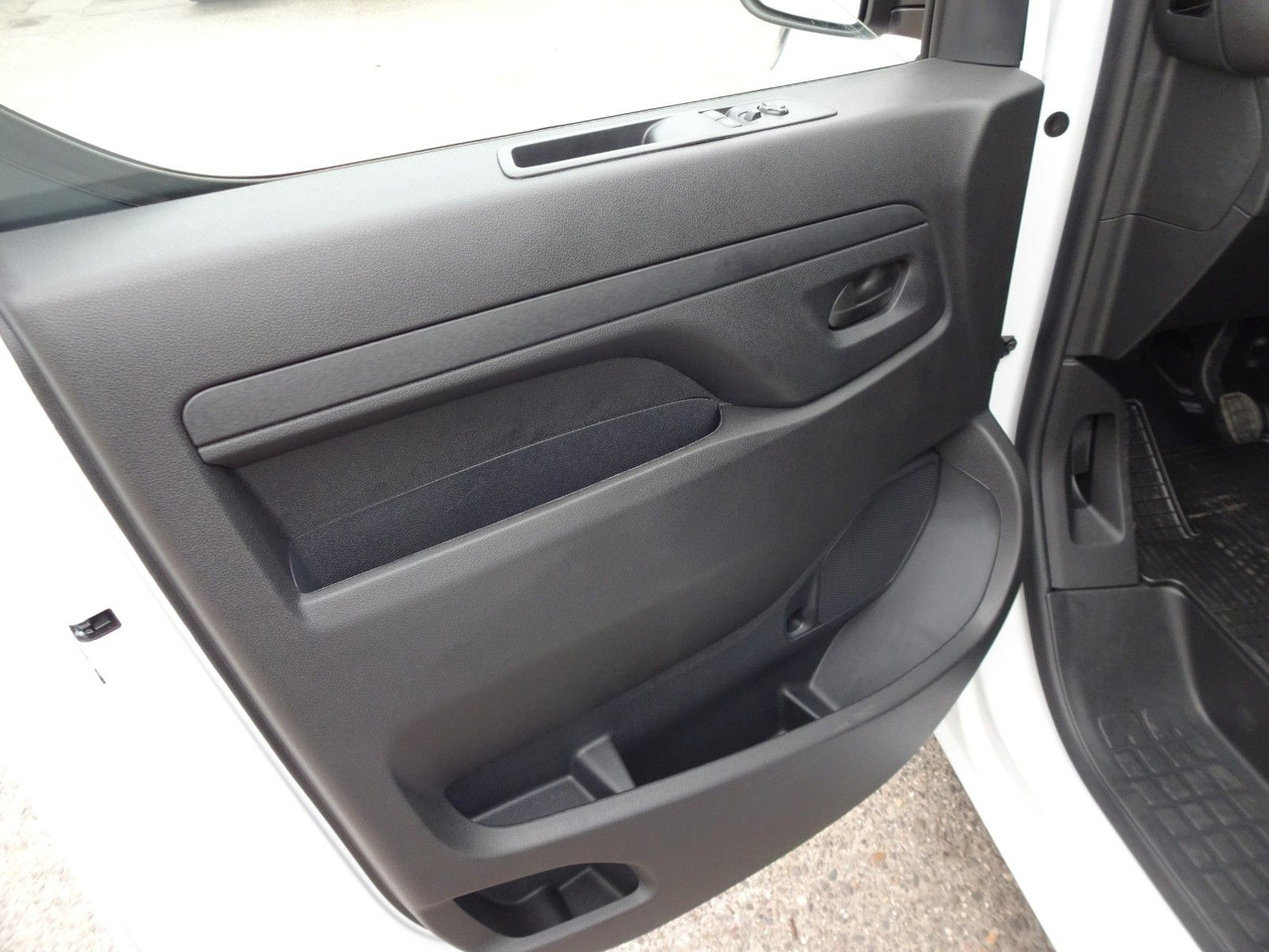 Opel 50 x Vivaro Kasten L1H1, Klima, PDC, Tempomat en crédit-bail Opel 50 x Vivaro Kasten L1H1, Klima, PDC, Tempomat: photos 15