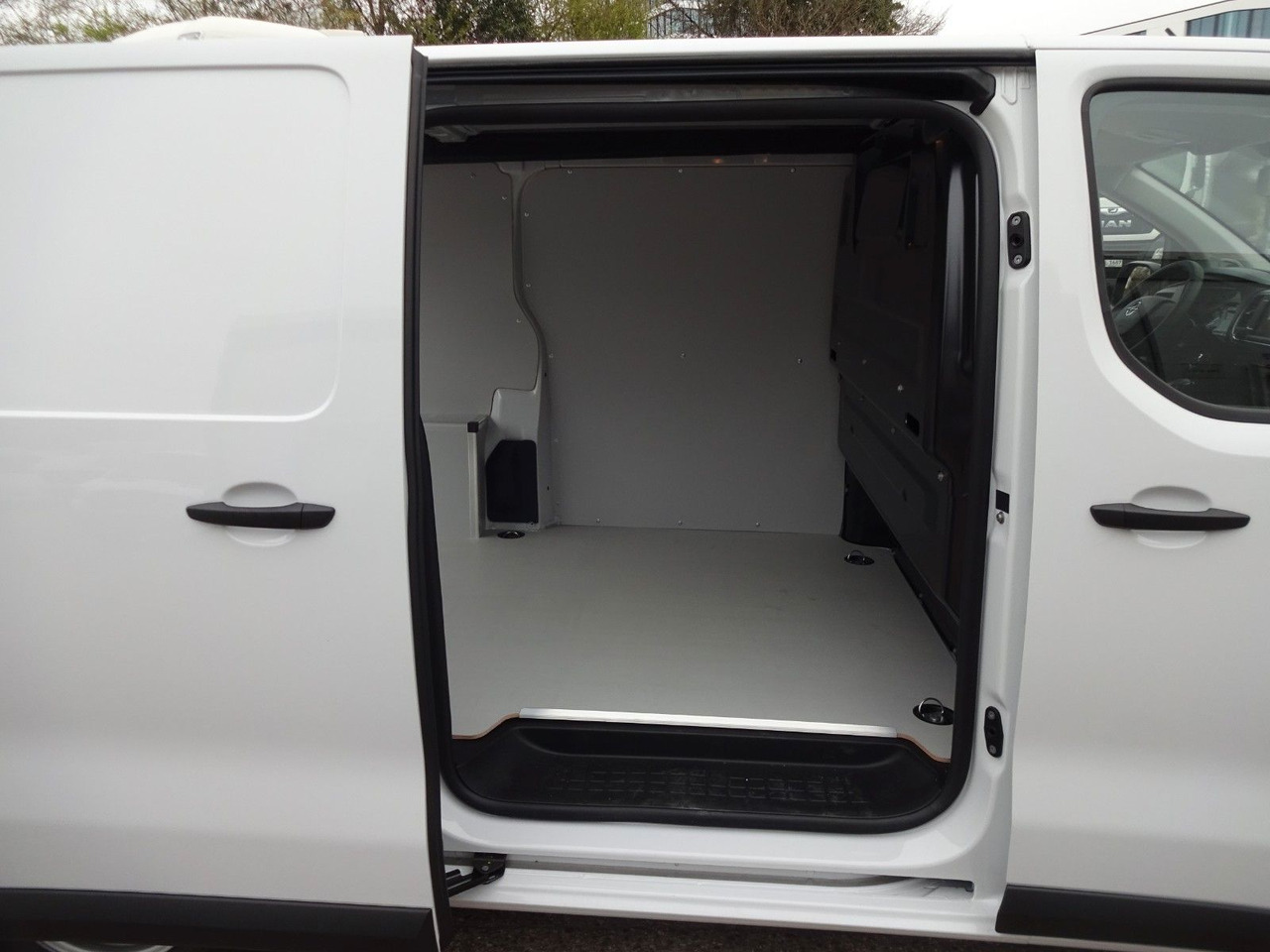 Opel 50 x Vivaro Kasten L1H1, Klima, PDC, Tempomat en crédit-bail Opel 50 x Vivaro Kasten L1H1, Klima, PDC, Tempomat: photos 12