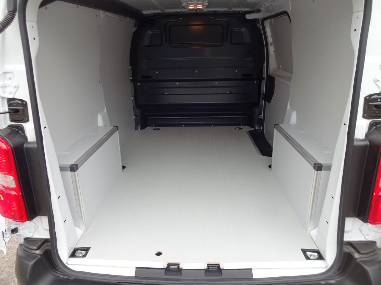 Opel 50 x Vivaro Kasten L1H1, Klima, PDC, Tempomat en crédit-bail Opel 50 x Vivaro Kasten L1H1, Klima, PDC, Tempomat: photos 10