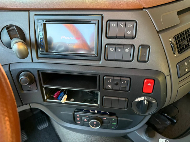 DAF XF 450 Super Space Cab + Gardner Denver XK18 Silo Compressor Alcoa LED Standklima NL Truck APK 03-2026 en crédit-bail DAF XF 450 Super Space Cab + Gardner Denver XK18 Silo Compressor Alcoa LED Standklima NL Truck APK 03-2026: photos 17