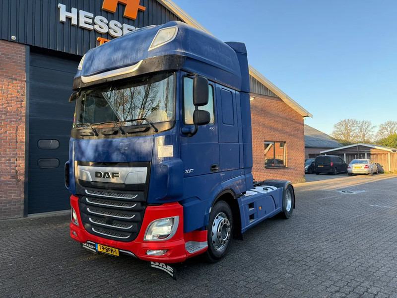DAF XF 450 Super Space Cab + Gardner Denver XK18 Silo Compressor Alcoa LED Standklima NL Truck APK 03-2026 - Tracteur routier: photos 1 DAF XF 450 Super Space Cab + Gardner Denver XK18 Silo Compressor Alcoa LED Standklima NL Truck APK 03-2026 - Tracteur routier: photos 1