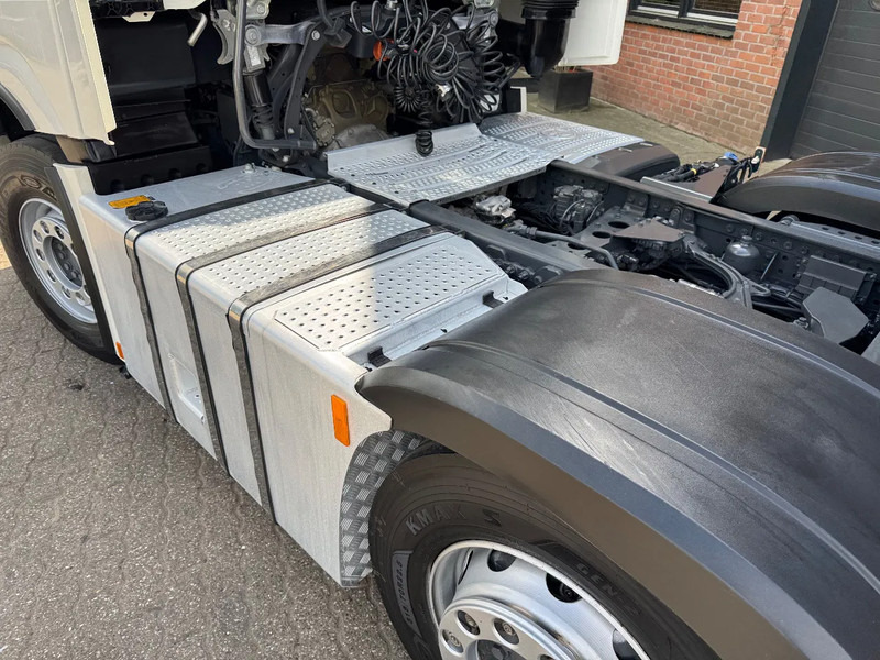 Mercedes-Benz Actros 2545 6X2 Gigaspace Gestuurde voorloopas NL Truck 327.240KM - Tracteur routier: photos 5 Mercedes-Benz Actros 2545 6X2 Gigaspace Gestuurde voorloopas NL Truck 327.240KM - Tracteur routier: photos 5