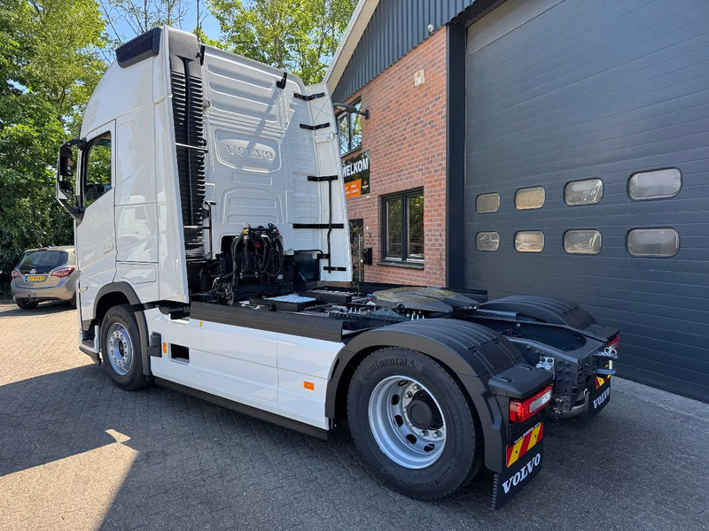 Volvo FH 500 AERO NEW! 9 Ton Vooras I-SAVE Globetrotter XL, PTO, ACC, Standairco, 2 tanks, LED - Tracteur routier: photos 3 Volvo FH 500 AERO NEW! 9 Ton Vooras I-SAVE Globetrotter XL, PTO, ACC, Standairco, 2 tanks, LED - Tracteur routier: photos 3