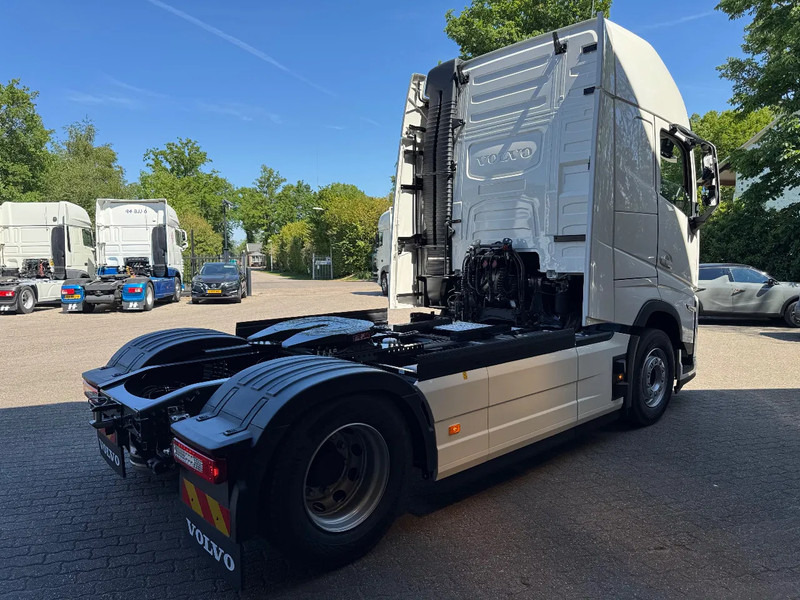 Volvo FH 500 AERO NEW! 9 Ton Vooras I-SAVE Globetrotter XL, PTO, ACC, Standairco, 2 tanks, LED - Tracteur routier: photos 4 Volvo FH 500 AERO NEW! 9 Ton Vooras I-SAVE Globetrotter XL, PTO, ACC, Standairco, 2 tanks, LED - Tracteur routier: photos 4