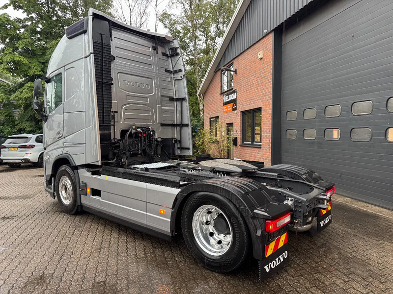 Volvo FH 500 AERO NEW! 9 Ton Vooras PTO Prep Full air Globetrotter XL Retarder - Tracteur routier: photos 3 Volvo FH 500 AERO NEW! 9 Ton Vooras PTO Prep Full air Globetrotter XL Retarder - Tracteur routier: photos 3