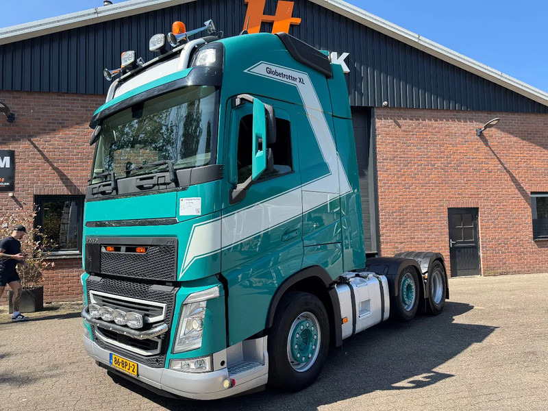 Volvo FH 500 Globetrotter XL ADR! 305.330KM! Gestuurde Voorloopas 2x tank APK 03/2026 - Tracteur routier: photos 1 Volvo FH 500 Globetrotter XL ADR! 305.330KM! Gestuurde Voorloopas 2x tank APK 03/2026 - Tracteur routier: photos 1