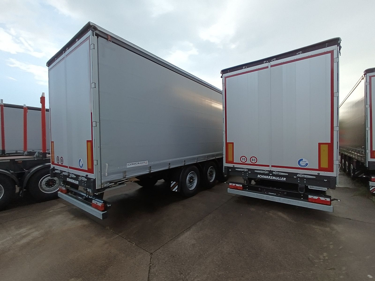 Schwarzmüller PowerLine LIFT/LENKACHSE HUBDACH 5880kg NEU Schwarzmüller PowerLine LIFT/LENKACHSE HUBDACH 5880kg NEU - Semi-remorque rideaux coulissants: photos 5 Schwarzmüller PowerLine LIFT/LENKACHSE HUBDACH 5880kg NEU Schwarzmüller PowerLine LIFT/LENKACHSE HUBDACH 5880kg NEU - Semi-remorque rideaux coulissants: photos 5