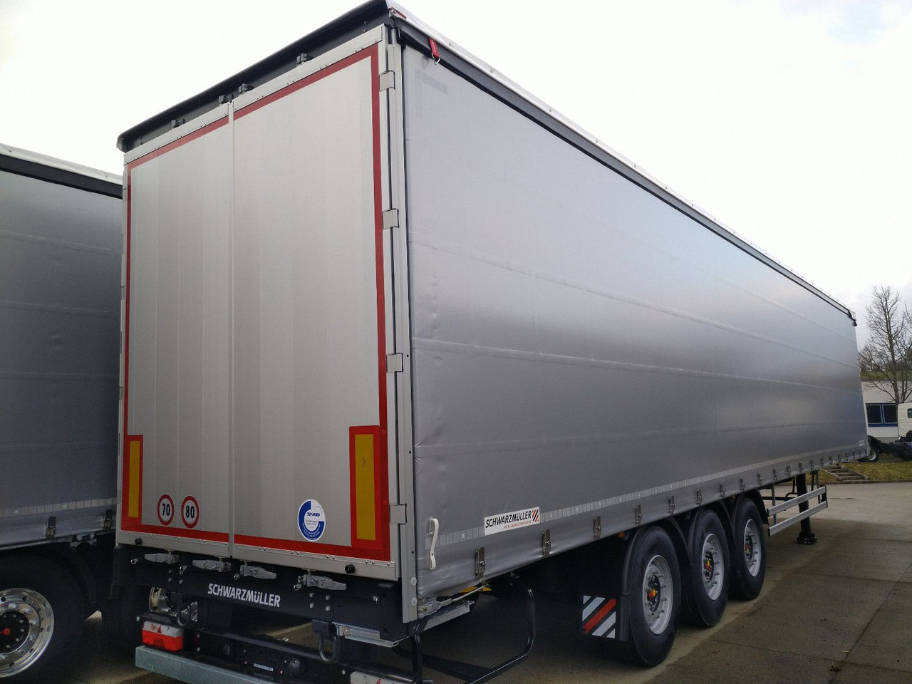 Schwarzmüller PowerLine LIFT/LENKACHSE HUBDACH 5880kg NEU Schwarzmüller PowerLine LIFT/LENKACHSE HUBDACH 5880kg NEU - Semi-remorque rideaux coulissants: photos 4 Schwarzmüller PowerLine LIFT/LENKACHSE HUBDACH 5880kg NEU Schwarzmüller PowerLine LIFT/LENKACHSE HUBDACH 5880kg NEU - Semi-remorque rideaux coulissants: photos 4