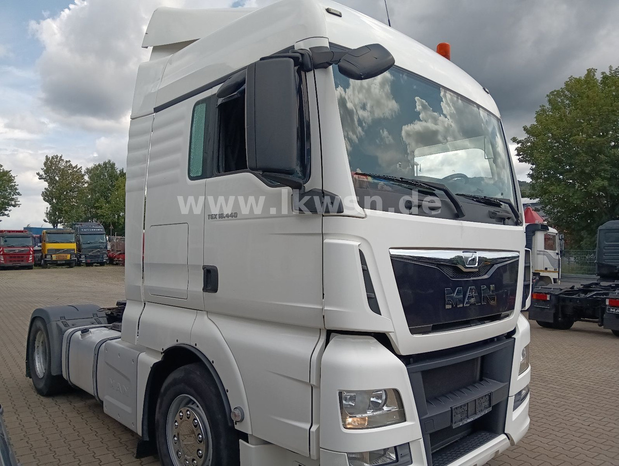 MAN TGX 18:440 FLT XLX 2xTank Klima Spoiler Kühlbox MAN TGX 18:440 FLT XLX 2xTank Klima Spoiler Kühlbox - Tracteur routier: photos 5 MAN TGX 18:440 FLT XLX 2xTank Klima Spoiler Kühlbox MAN TGX 18:440 FLT XLX 2xTank Klima Spoiler Kühlbox - Tracteur routier: photos 5