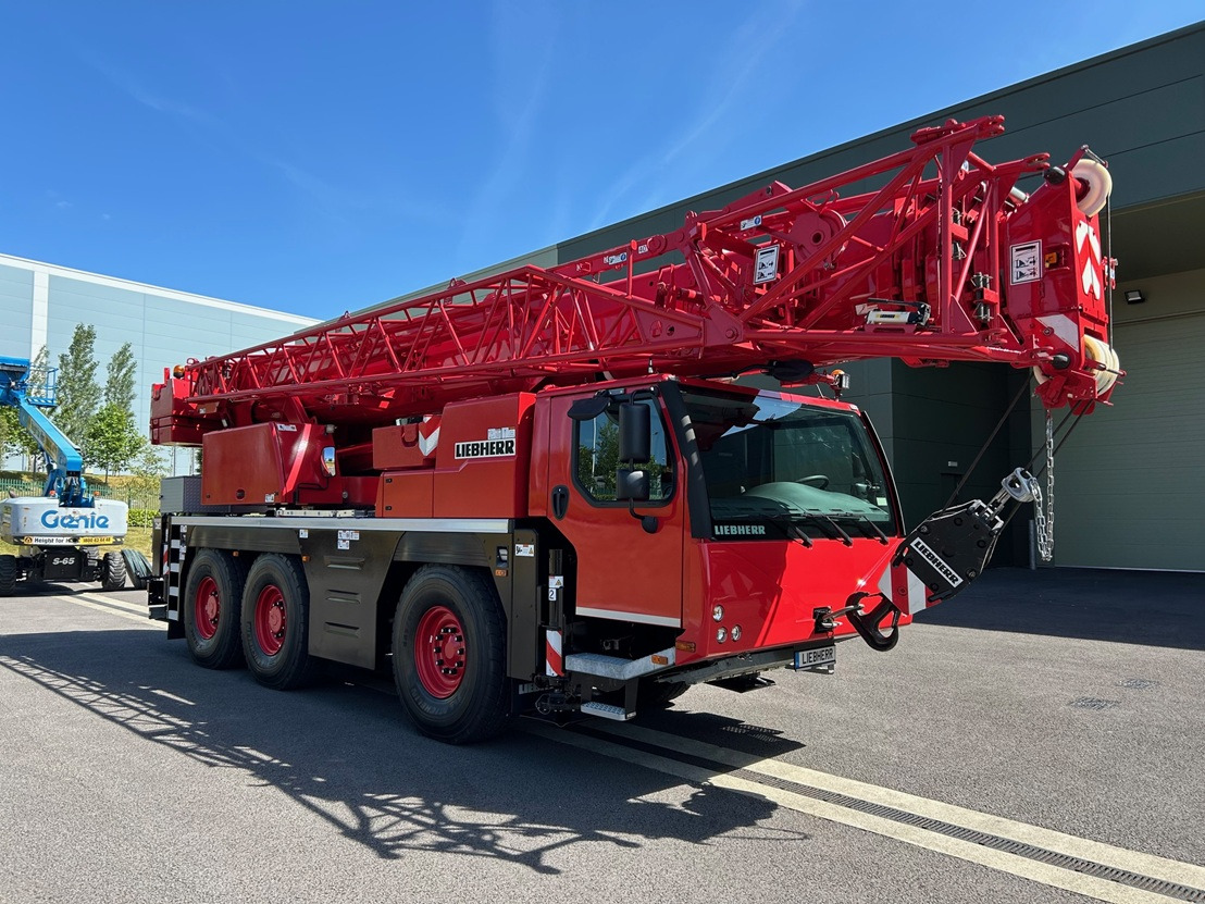 LIEBHERR LTM1060-3.1 with only 5,090 kms from New - Grue tout-terrain: photos 4 LIEBHERR LTM1060-3.1 with only 5,090 kms from New - Grue tout-terrain: photos 4