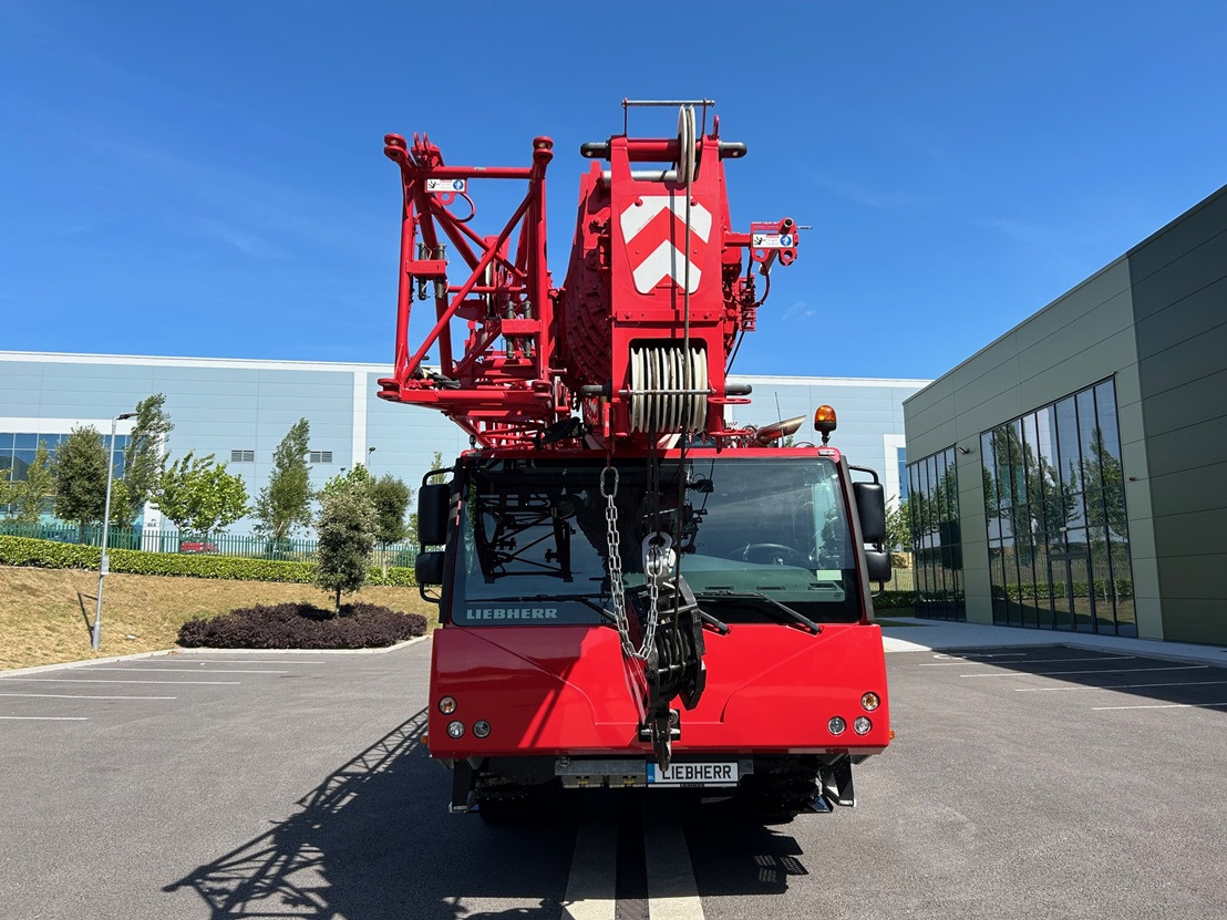 LIEBHERR LTM1060-3.1 with only 5,090 kms from New - Grue tout-terrain: photos 3 LIEBHERR LTM1060-3.1 with only 5,090 kms from New - Grue tout-terrain: photos 3