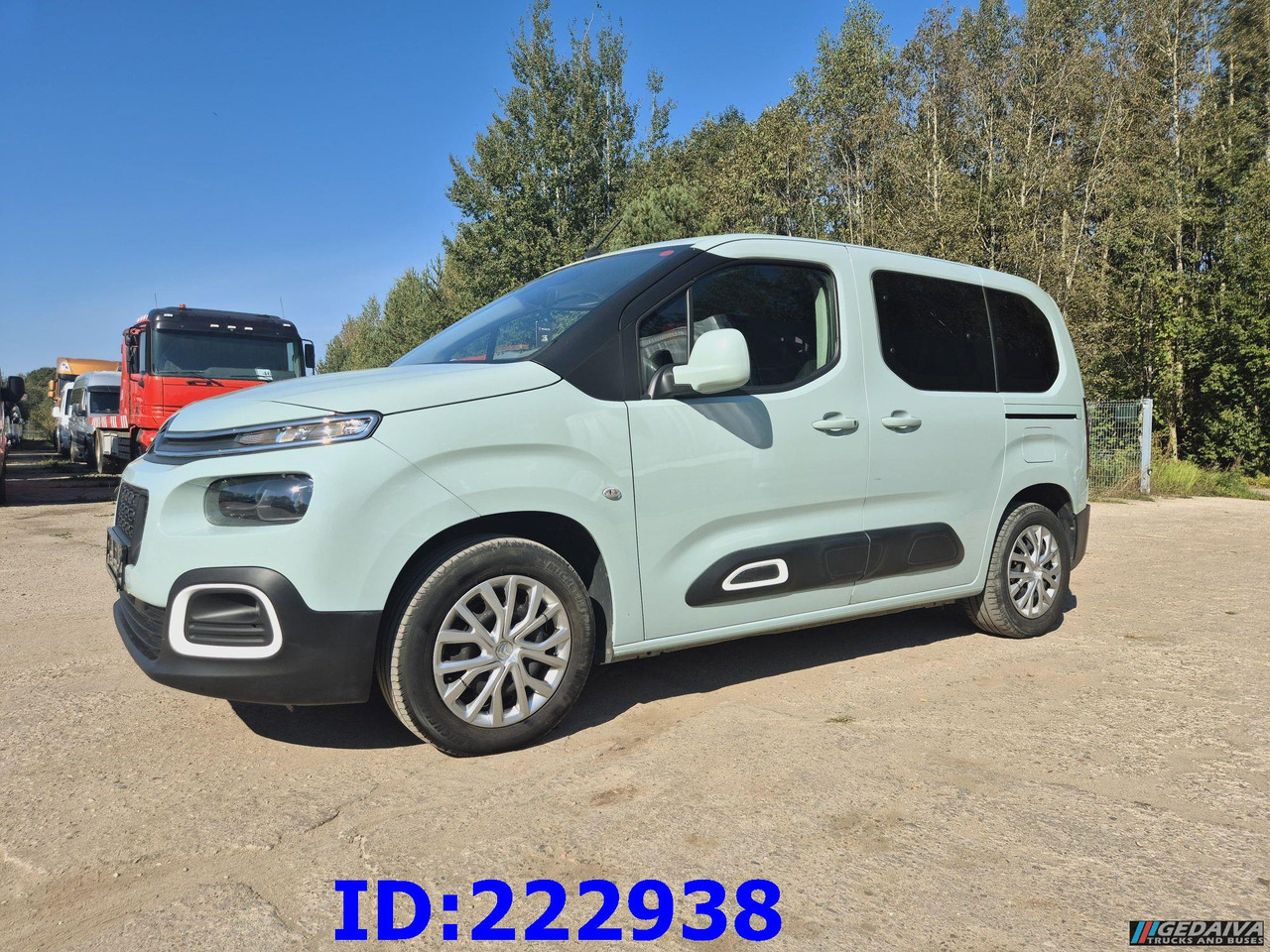 CITROEN Berlingo - Transport de personnes: photos 1 CITROEN Berlingo - Transport de personnes: photos 1
