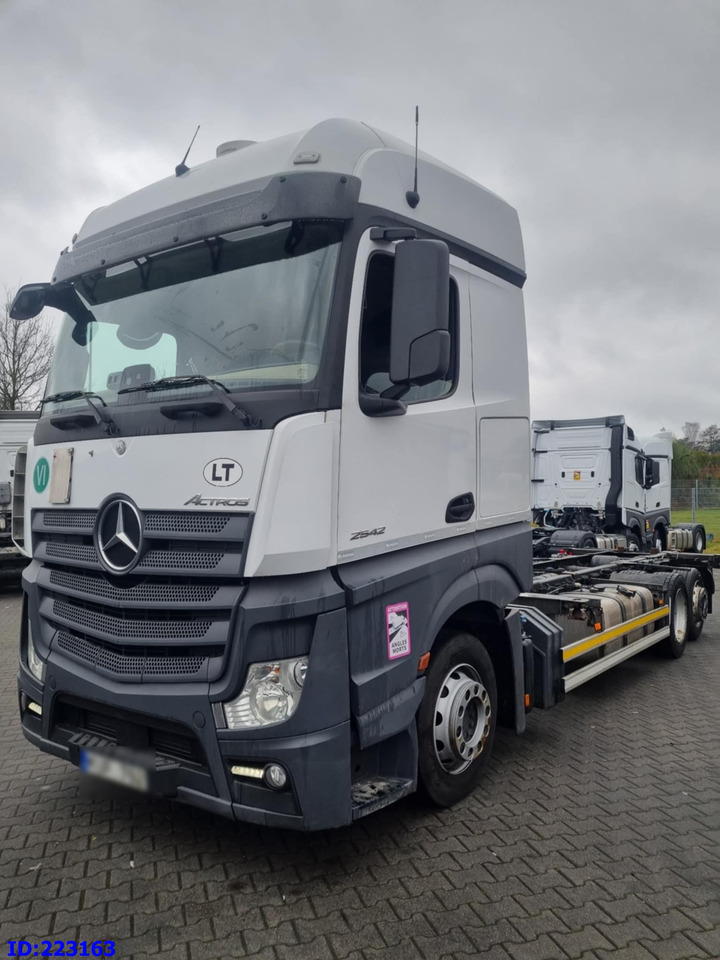 MERCEDES-BENZ Actros 2542 BDF 6x2 Euro6 - Châssis cabine: photos 2 MERCEDES-BENZ Actros 2542 BDF 6x2 Euro6 - Châssis cabine: photos 2