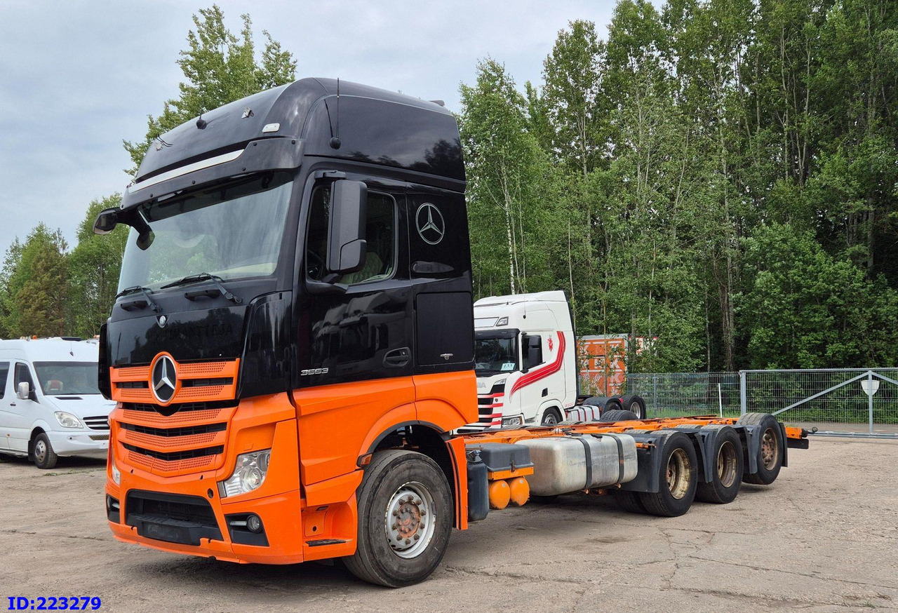 MERCEDES-BENZ Actros 3563 8×4 ( Steering axle) - Châssis cabine: photos 1 MERCEDES-BENZ Actros 3563 8×4 ( Steering axle) - Châssis cabine: photos 1