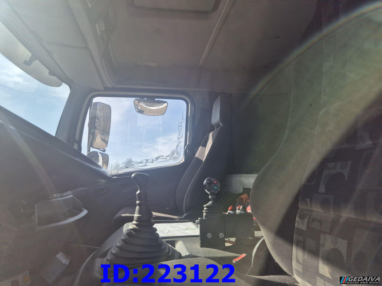 Camion benne MERCEDES-BENZ Axor 2533 6x2 + Atlas 332.3E Crane: photos 17