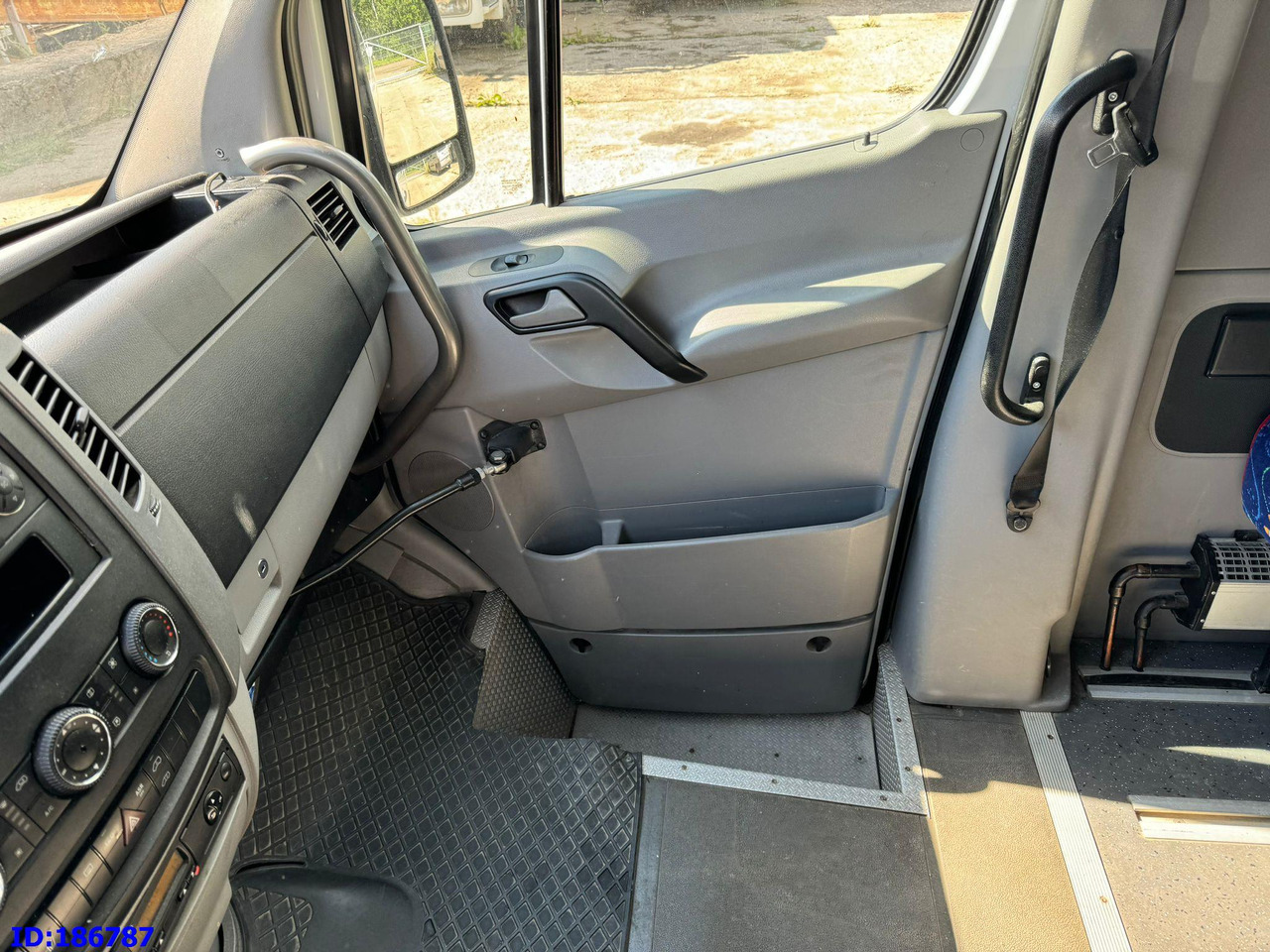 Autocar MERCEDES-BENZ Sprinter 516 - 17-seater - Euro5: photos 11