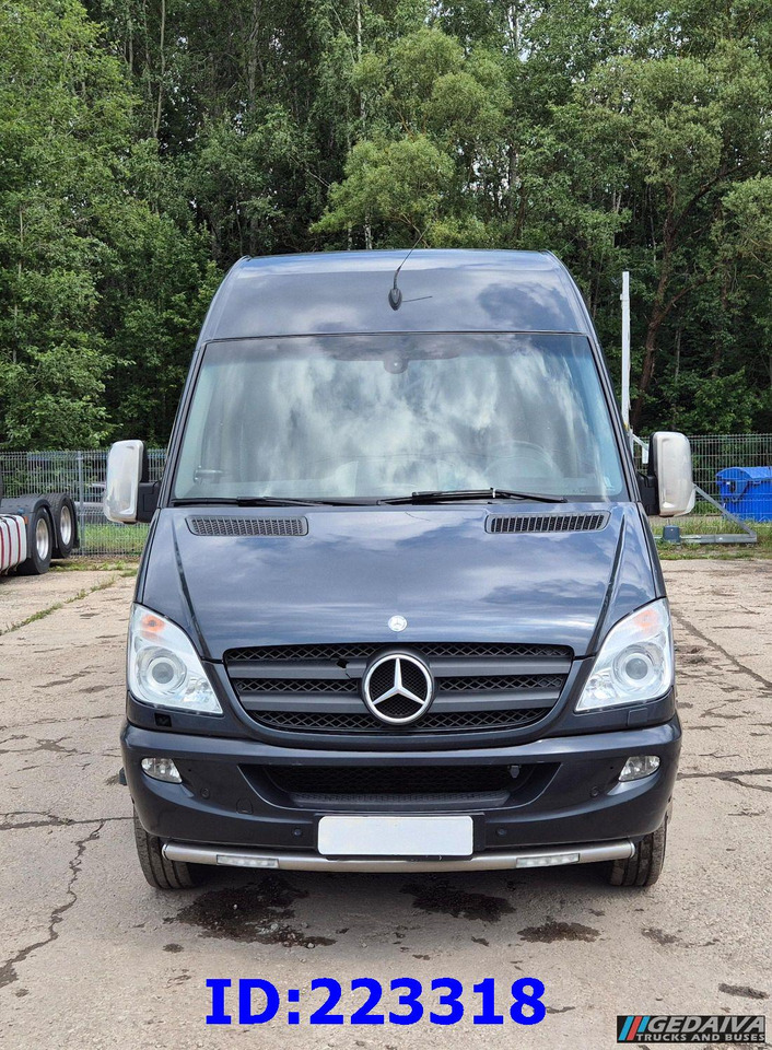 MERCEDES-BENZ Sprinter 519 VIP - 17 Seater (Engine broken) - Autocar: photos 2 MERCEDES-BENZ Sprinter 519 VIP - 17 Seater (Engine broken) - Autocar: photos 2