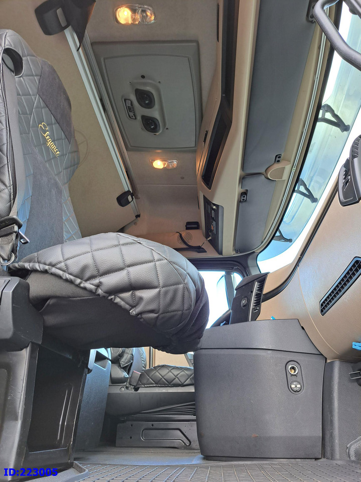 Tracteur routier MERCEDES-BENZ Actros 1843 MEGA Euro6: photos 15 Tracteur routier MERCEDES-BENZ Actros 1843 MEGA Euro6: photos 15