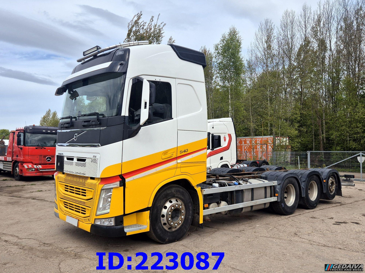 VOLVO FH13 540HP 8x4 Lifting axle - Châssis cabine: photos 1 VOLVO FH13 540HP 8x4 Lifting axle - Châssis cabine: photos 1