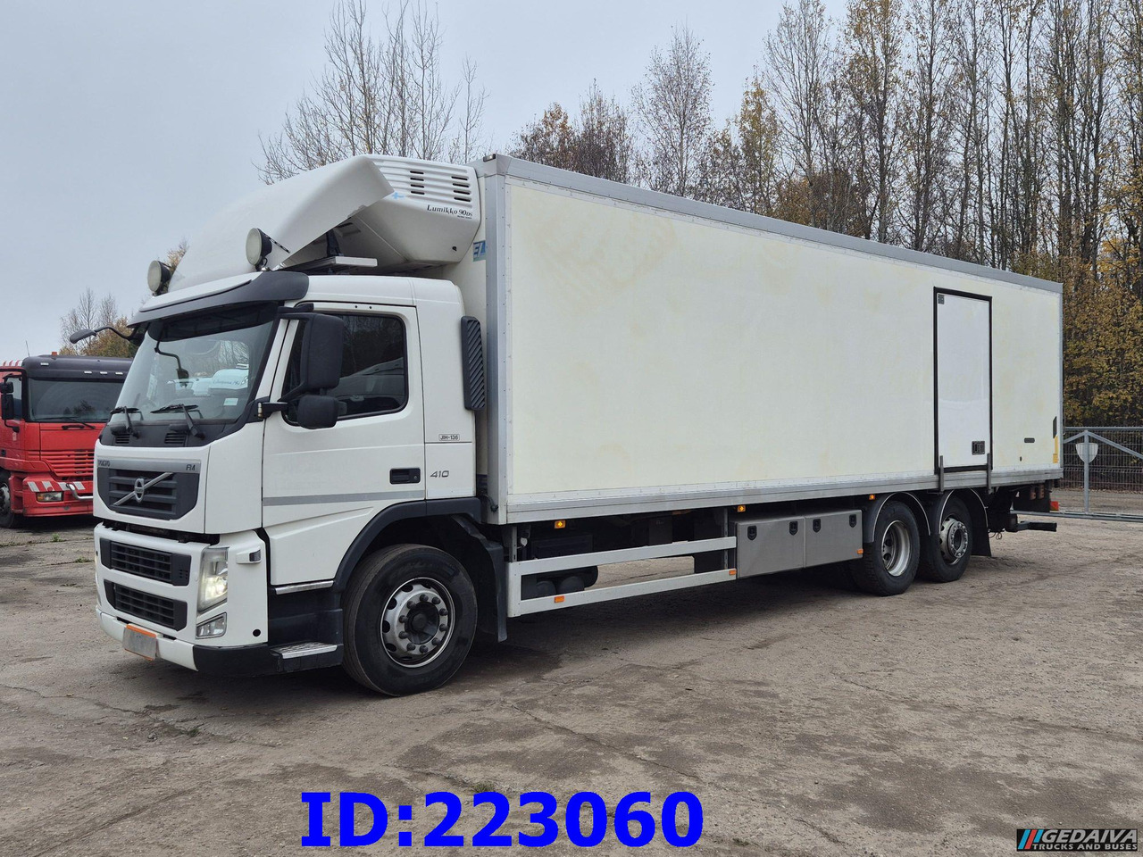 VOLVO FM 410HP - 6X2 - Euro5 -Steering axle - Camion frigorifique: photos 1 VOLVO FM 410HP - 6X2 - Euro5 -Steering axle - Camion frigorifique: photos 1