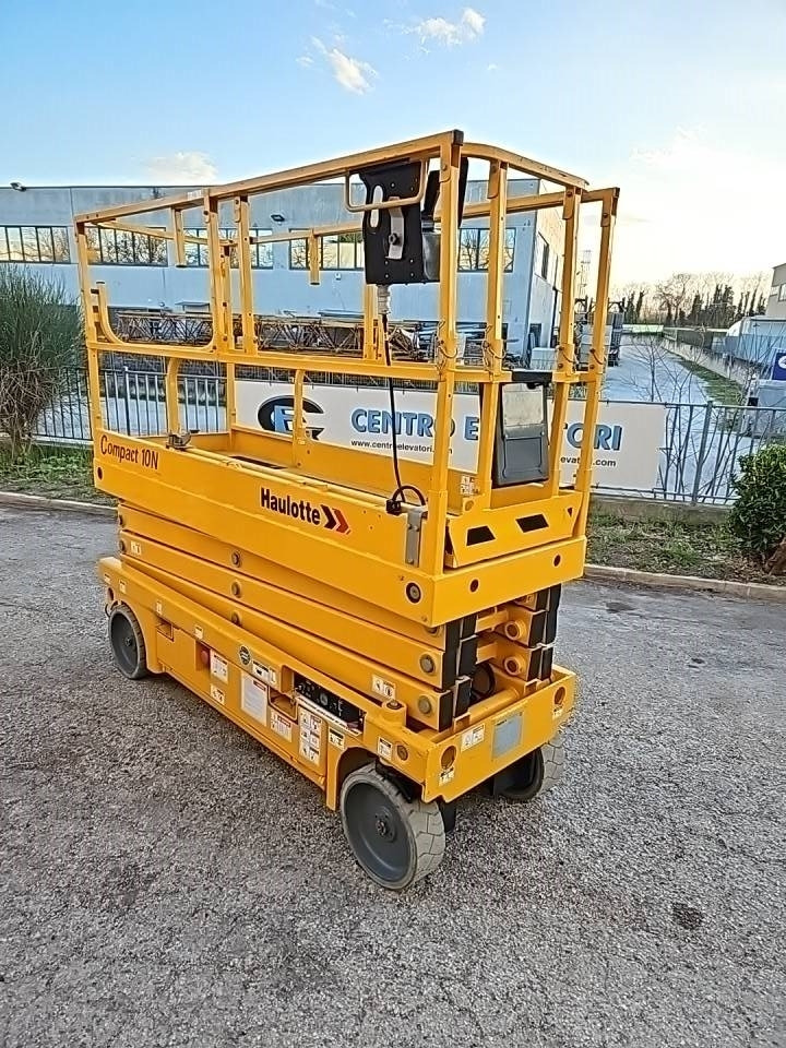 Haulotte Compact 10 N - Nacelle ciseaux: photos 3 Haulotte Compact 10 N - Nacelle ciseaux: photos 3