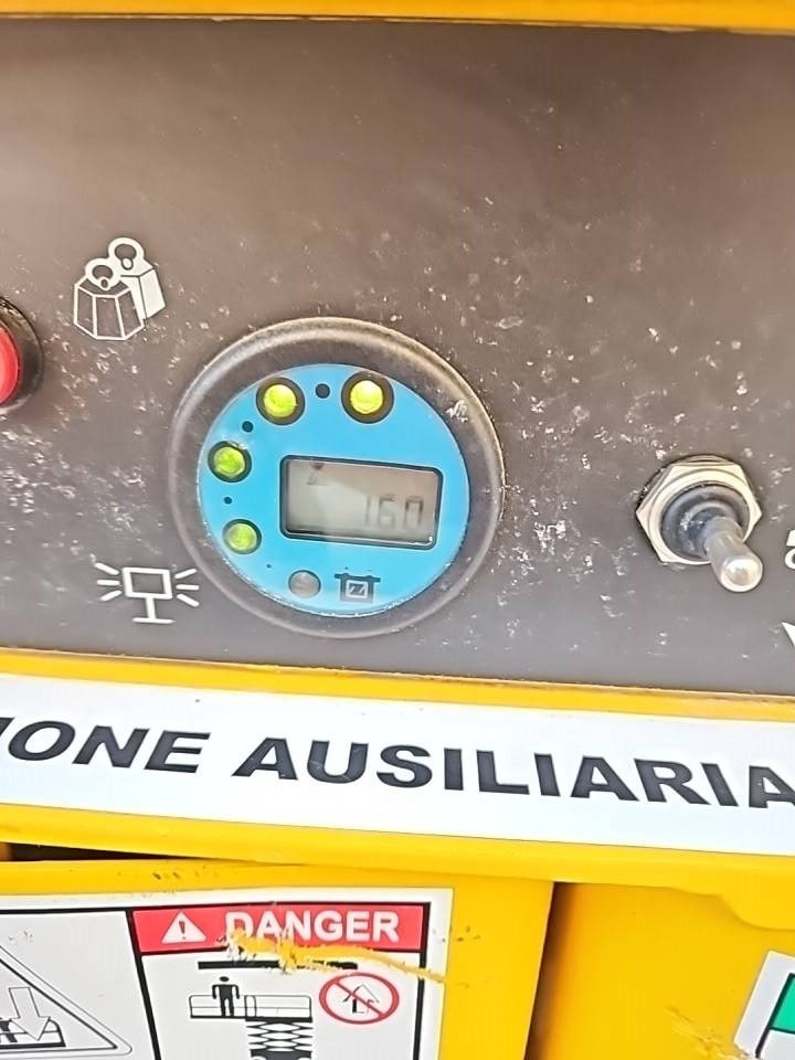 Haulotte Compact 10 N - Nacelle ciseaux: photos 4 Haulotte Compact 10 N - Nacelle ciseaux: photos 4