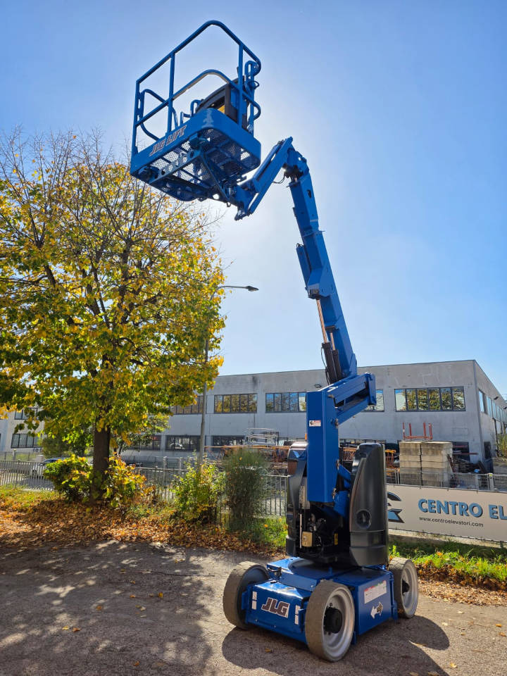 Nacelle articulée JLG E 300 AJP: photos 12