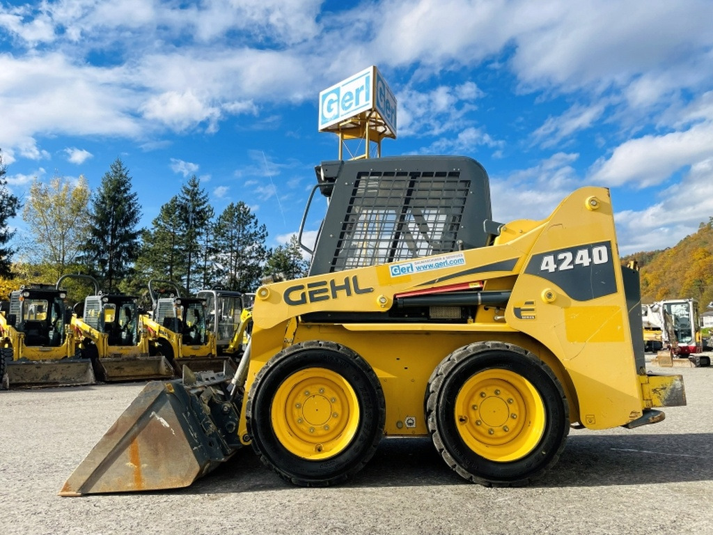 Gehl SL4240 (4090) - Autre matériel: photos 1 Gehl SL4240 (4090) - Autre matériel: photos 1