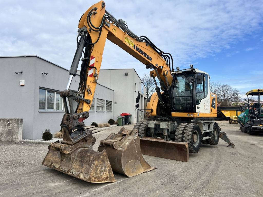Liebherr A 918 C-Litronic (111509) - Pelle sur pneus: photos 3 Liebherr A 918 C-Litronic (111509) - Pelle sur pneus: photos 3