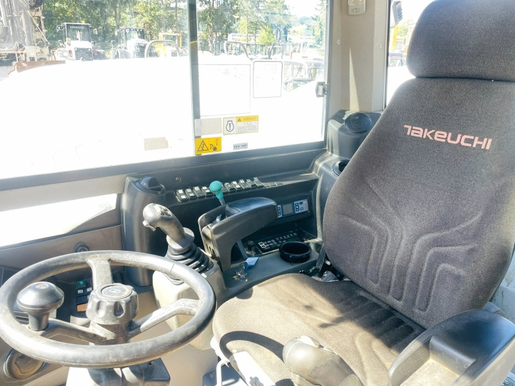 Takeuchi TB295W (4045) - Pelle sur pneus: photos 5 Takeuchi TB295W (4045) - Pelle sur pneus: photos 5