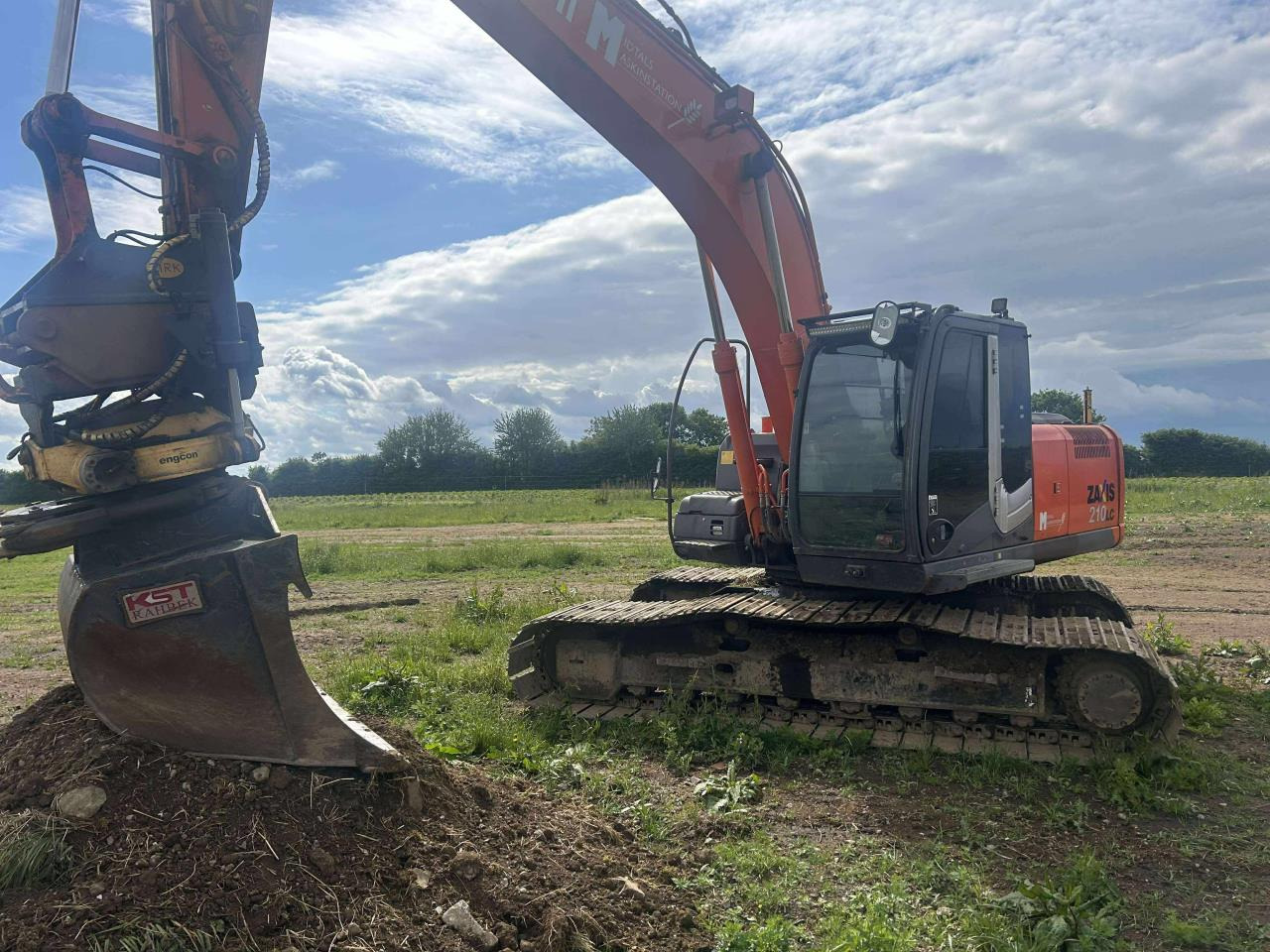 Hitachi ZX210LC-3 - Pelle sur chenille: photos 1 Hitachi ZX210LC-3 - Pelle sur chenille: photos 1