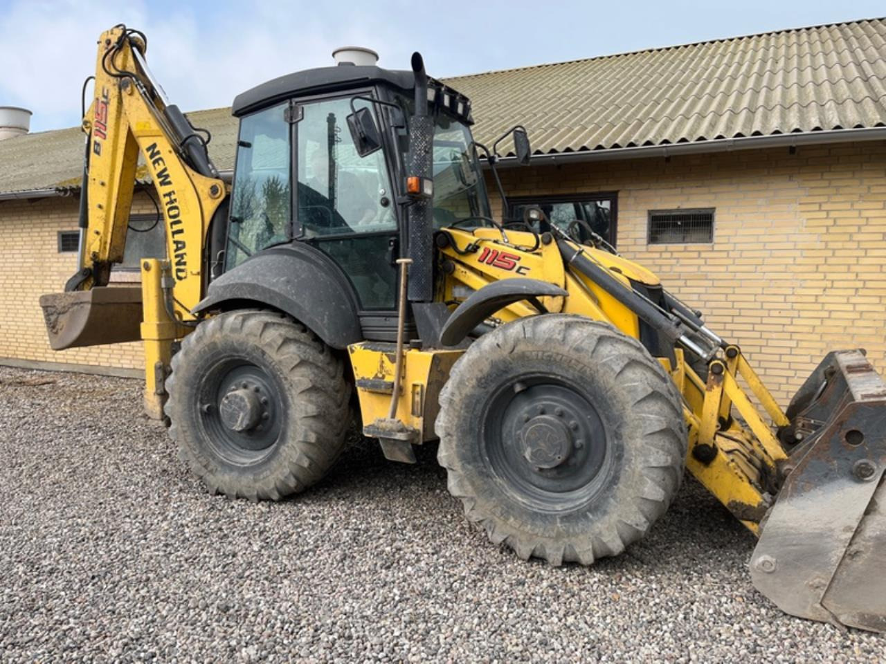 New Holland LB115 - Tractopelle: photos 1 New Holland LB115 - Tractopelle: photos 1
