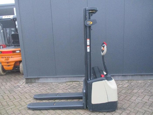 Crown WF 3000-1.0 TL - Gerbeur: photos 1 Crown WF 3000-1.0 TL - Gerbeur: photos 1