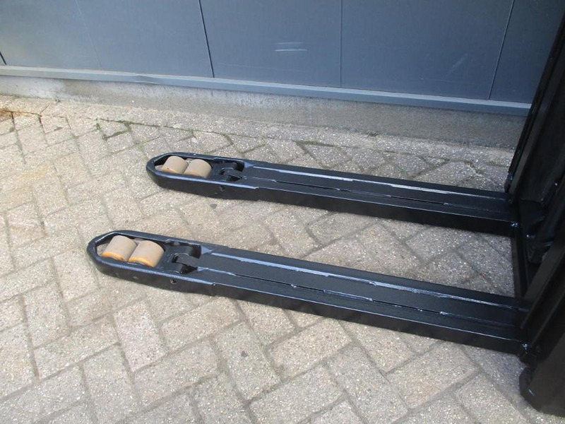 Toyota SPE 120L - Gerbeur: photos 4 Toyota SPE 120L - Gerbeur: photos 4