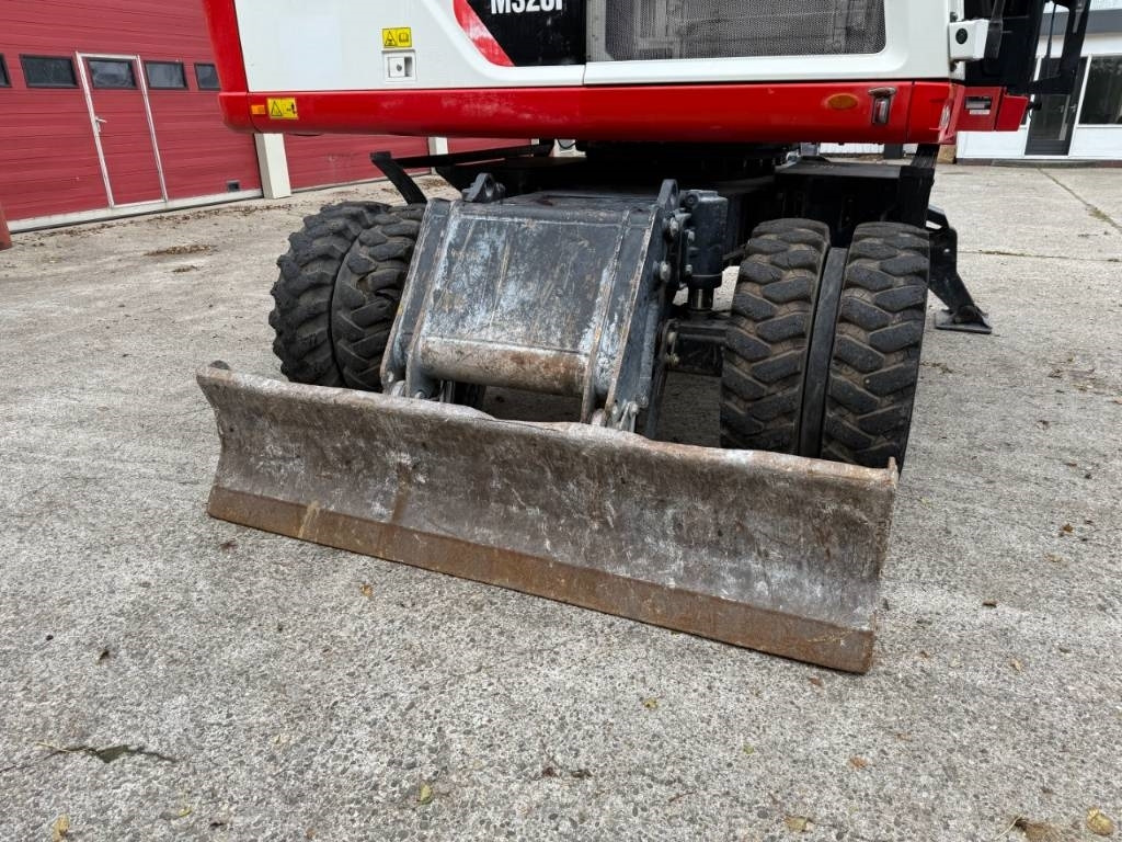 Pelle sur pneus CAT M320F: photos 9 Pelle sur pneus CAT M320F: photos 9