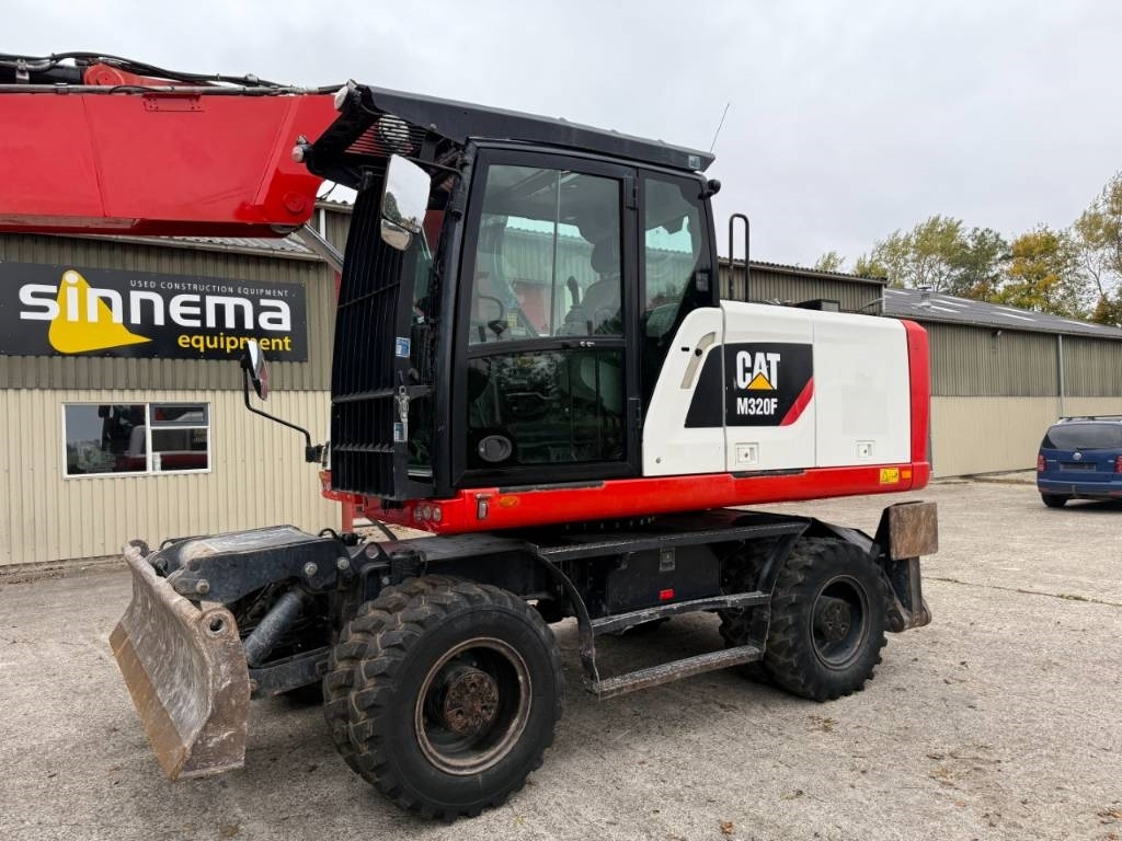 Pelle sur pneus CAT M320F: photos 23 Pelle sur pneus CAT M320F: photos 23